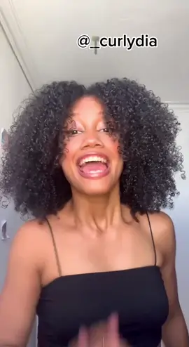 #curlyhair #curlygirl #model #inspiracion #motivation #hair #rizosperfectos #rizosnaturales #styleinspo #hairrutorial #hairrutine #cuidar_el_planeta #tips #reciclaje