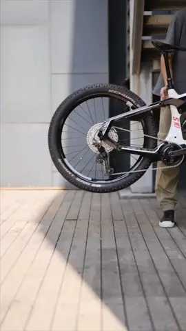 enjoy the carbon fiber frame full suspension bafang m600 emtb  #relaxebmtb #downhillemtb #amelectricbike #electricbike #electricbicycle #am #carbonfiberebike #mtbfreeride #carbonfiber #cyclinglife #carbonfibermtbcs1987 #ebiketiktok #ebikes #m500motor #m600motor #bafangebike #bafangm600 #bafangm620 #mtbforyou #mtblover #emtblife #emtbenduro #rockshoxsuspension 