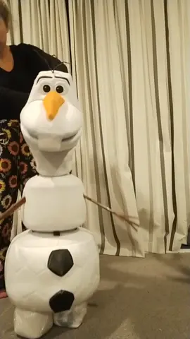 We finally finished this cute lil build for The Court Theatre's Frozen Jr!  #olaf #puppet #kidstheatre #stagepuppetry #perform #theatre #frozen #puppetry #puppetbuilder #everybodylovespuppets 