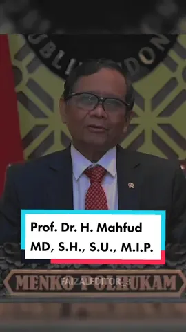 Prof. Dr. H. Mohammad Mahfud Mahmodin, S.H., S.U., M.I.P., dikenal dengan nama Mahfud MD (lahir 13 Mei 1957) adalah seorang akademisi, hakim, dan politisi berkebangsaan Indonesia. Ia mengawali kiprahnya di dunia akademisi sebagai dosen di Universitas Islam Indonesia, setahun setelah memperoleh gelar sarjana hukum dari universitas tersebut. Setelah itu, ia pernah terlibat dalam politik praktis sebagai kader Partai Kebangkitan Bangsa (PKB) pada tahun 1998 hingga 2008. Saat ini, Mahfud menjabat sebagai Menteri Koordinator Bidang Politik, Hukum, dan Keamanan yang menjabat sejak 23 Oktober 2019 dan menjadi tokoh sipil pertama yang mengemban jabatan tersebut.  #FAIZALEDITOR_3 #mahfudmd #menkopolhukam #politik #indonesia  #fypシ #fyp 