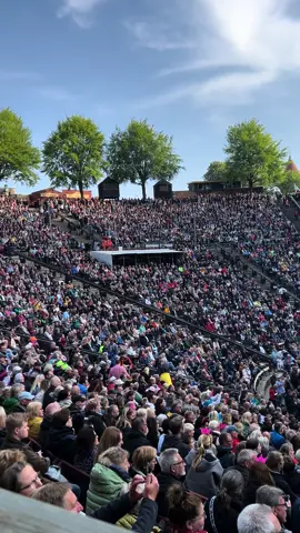 Liebe Freundinnen, liebe Freunde,  einige von Euch haben bei den Konzerten in Bad Segeberg am vorletzten Wochenende bereits die Premiere meiner neuen Single 