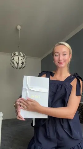 Dior unboxing🤍 Dont judge me hair guys my shark bloe dryer doesnt work in italy 