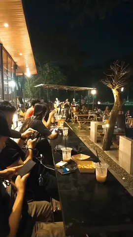 Slow2 malmingan nya di tepi danau teduh #danauteduhcafe #danauteduhcitraraya 