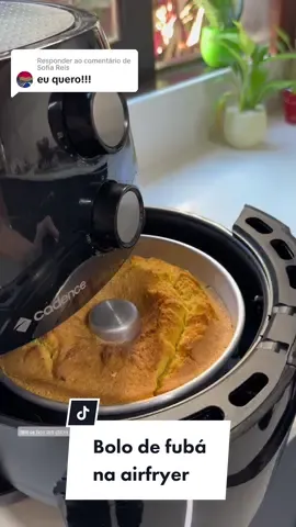 Respondendo a @Sofia Reis  Receita de bolo de fubá na #airfryer da cadence  Sem trigo, sem leite e mto mais saudável  3ovos 200ml de leite de coco 1x de açúcar, eu usei demerara  1/2x de óleo, usei de girassol 2x de fubá (uso o mimoso fino) 1/2x de agua pra ajudar a bater  Aqueca sua airfryer por 5min a 180 graus. No liquidificador acrescentar os ovos, leite de coco, fuba, açúcar e o óleo. Bata até ficar homogêneo. Acrescente o coco ralado, mexa ou de leves pulsadas e por fim o fermento em pó. Numa forma untada com óleo, despeja a massa e leve para assar por +- 20 a 25 a 200 graus. Vai depender da potência de sua airfryer.  Vc pode finalizar o bolo com uma calda de goiabada.  Se fizer me conta? #bolodefuba #cafepassado #bolo #bolosemgluten #festajunina #receita #receitas #receitasimples #receitasnaairfryer #bolonaairfryer #ideiasdecafedamanha #diadosnamorados 