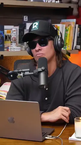 Theo Asks His Producer What’s the Quietest He’s ever Been 😂 #theovon #theovonclips #theovonmoments #thispastweekend #thispastweekendpodcast #comedyclips #podcast #comedypodcast #podcastclips #comedypodcastclips #comedian #standup #comedyforyou #foryou 