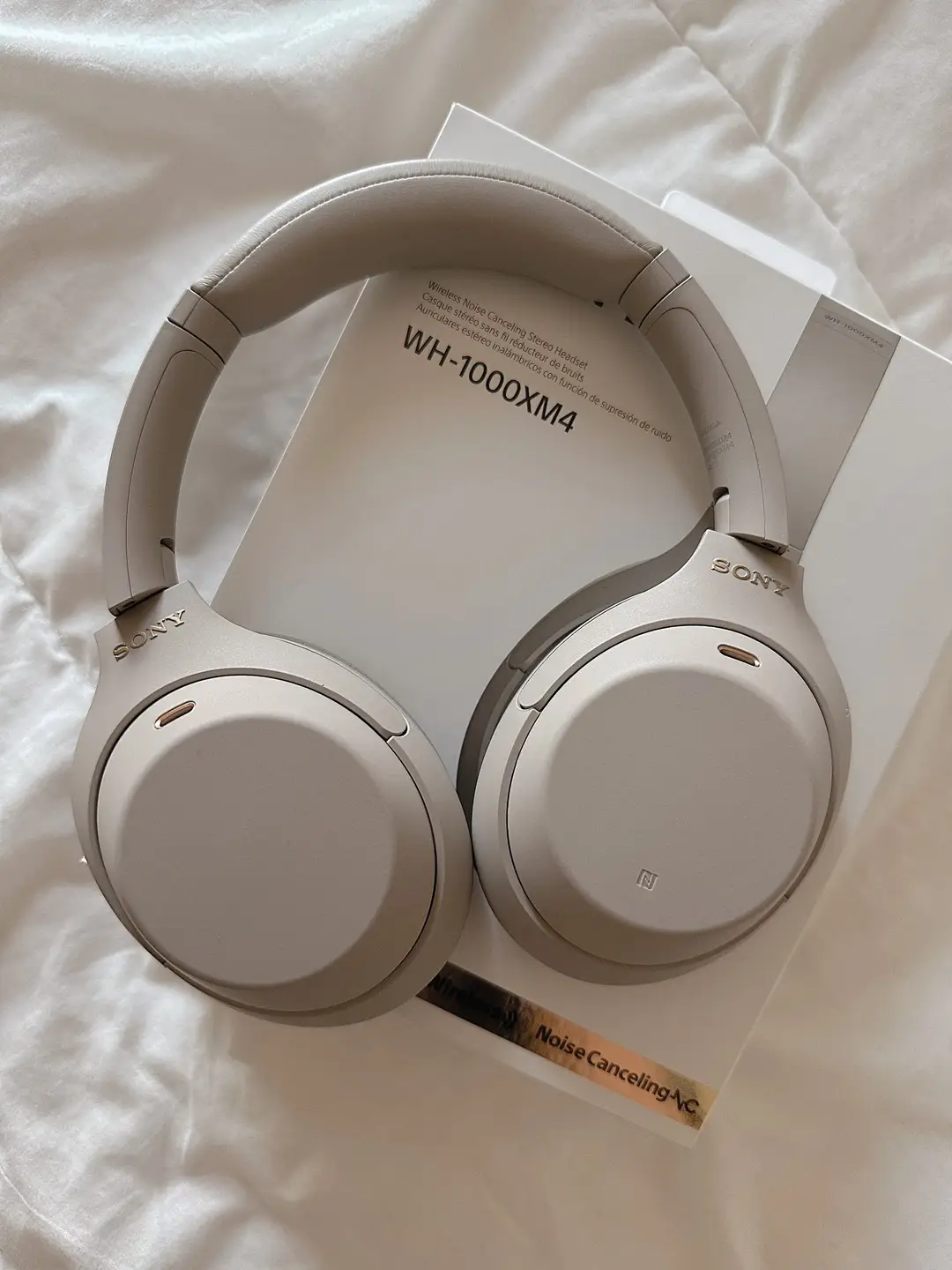 Best looking headphones🤝 best sounding hesdphones, we give you the WH-1000XM4 brought to you by @gondola Want a chance to be featured!? Tag us! #Sonycommunity #SonyHeadphones #ugc #headphones #tiktokmademebuyit #theitheadphones 