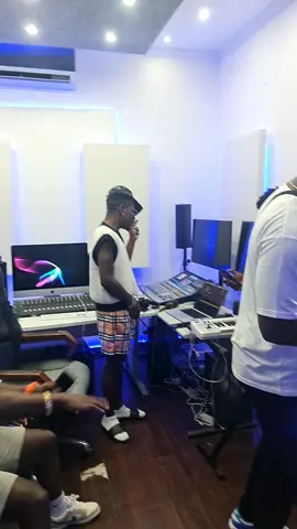 1 Don @Shatta wale jamming to @mista myles - Body 💪🏾🙏🏿🔝💯 #Mimliferecords #afro #afrodance #afrobeats #ticktock #ticktockghana🇬🇭 #ticktokghana #dancegodlloyd #asantewaaaaa #jacklinemensah #fyp #arkuahofficial #lisaquama #afronitaaa #afrobeast #fyp #fypシ #fypage #fypdongggggggg #tiktok #tiktokghana🇬🇭 #ghana #catfish #afrobeats #viral #viralvideo 