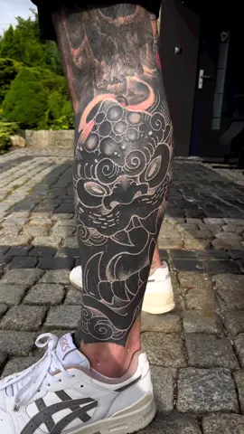 • @daveeblows  #WHITEonblacktattoo by @TTTSWRLDS #TTTSWRLDS ™️ #whiteinktattoo #blacktattoo