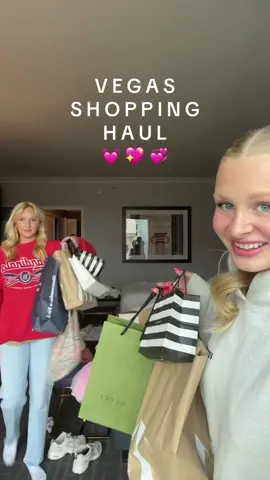 Vegas shopping haul w bestie 💖 @whiteclaw.dia #vegashaul #vegasshopping #gucciring #zarahaul #unboxinghaul #haul #shoppinghaul #summerhaul #vacationhaul #BestFriends 