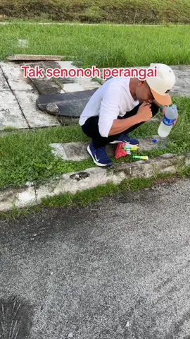 Demi pelajar sekolah Munshi Sulaiman Boss Ijan pecut balik Batu Pahat walau tiada masa