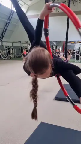 #aerialhoop #stretching #gymnastics #школарумянцевой #tiktik #студиярумянцевой #повітрянагімнастика #школаповітряноїакробатики #моїучнінайкращі #рекомендация 