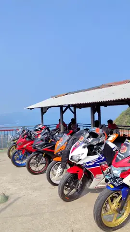 Menuju senja 🌅 #touring #touringbike #cbr #cbr150r #exploresukabumi #explorejawabarat #puncakhabibieplabuhanratu #woderfullindonesia #wisata 