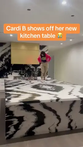 How do y’all think #CardiB’s family gonna reach the middle of this table⁉️🤣 #RapTV #offset #cardibardi 