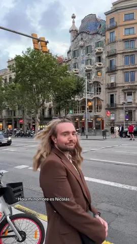 I love my hair like this and everyone i know says it looks bad but i dont currr made it 5 days without a hair wash on vacation so eat ot. Also @Georgia Wood you for sure did it better but i had to give this a shot haha - also shoutout to everyone i met on holiday - the pleasure was mine  #barcelona #gaudi #casabatllo #gcse #laughs 