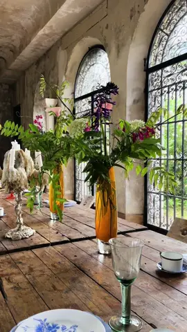 Breakfast table of dreams 💐 #biarritz #villamagnan #lavieenrose #france #luxurylife 