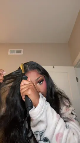 Hot comb from @redbykiss #fyp #foryoupage #foryourpage #hair #lacefrontwig #wiginstall #hotcomb #wiginstall #hairstraightener 