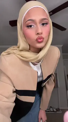 This thrifted blazer? >>>> idk but its cayooot 😆  #thrifting #hijab #hijabi #fyp #foryoupage #hijabstyle #fashion 