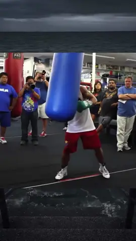 Manny Pacquiao - Thunder and Lightening on the Heavy Bag #boxing #boxingskills #mannypacquiao💯🔥