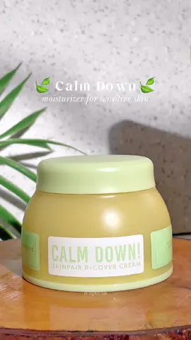satisfying & aesthetic video for somethinc calm down moisturizer🍃 inget banget shootnya malem-malem, super dadakan😃 #aestheticvideos #videoaesthetic #contentcreator #contentproduction #videoproduction #skincare #fyp 