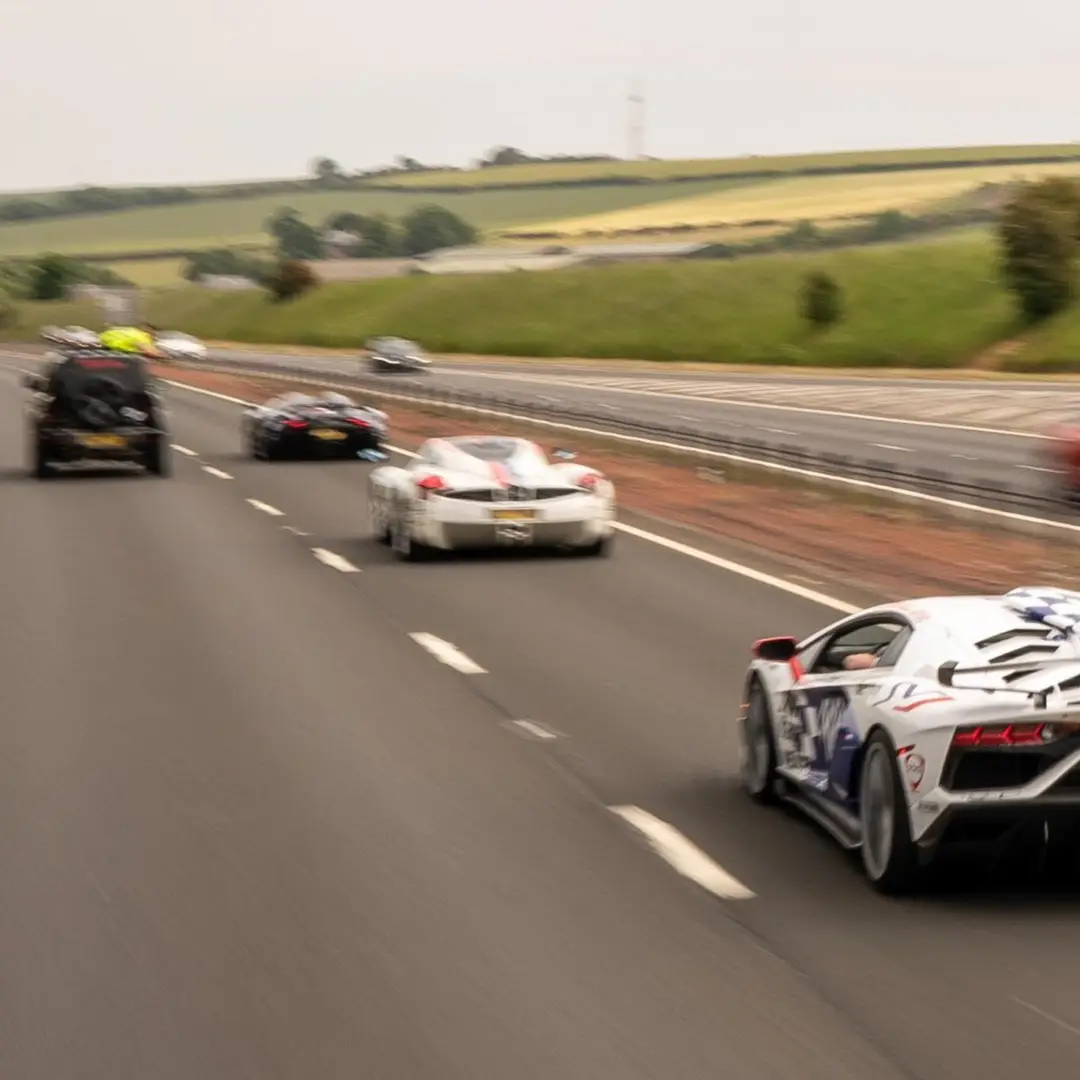 DDE’S SVJ FLAMES 💥🤯 On the road yesterday with the Koenigseggs 🏎️💨  #Gumball3000 #DDE #dailydrivenexotics #svj #lamborghini #Scotland #edinburgh #london #mrjww #koenigsegg 