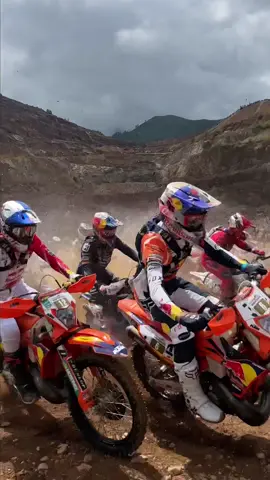 CHAOS 🤯 Ever seen 500 motorbikes racing at once? #Erzbergrodeo #RedBull #RedBullErzbergrodeo #HardEnduro #motorcycle #motorbike #offroad 
