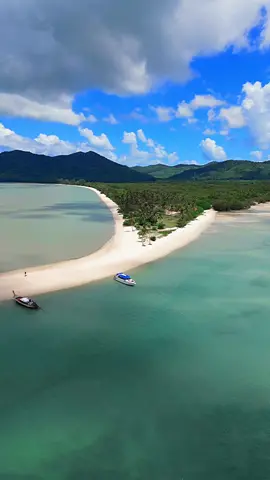 Sand Bank Beach 🌴 Koh Yao Yai , Thailand 🇹🇭  #thailand #thailandtravel #kohyaoyai #sandbanksbeach #palmtrees #vacation #beachlife #islandlife #wonderlust #beautifuldestinations #travelblogger 