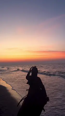 Me, flower, beach and sunset✨ #fyp #pantaitirisindramayu #sunset #pantaiaestetic 
