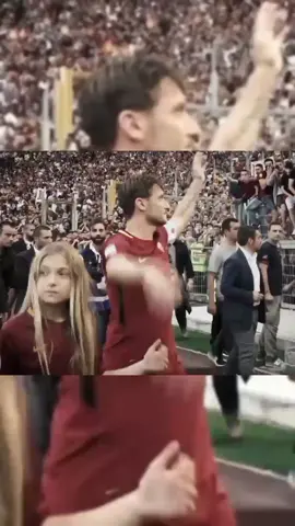 ngày chia tay Totti cũng là ngày đẫm nước mắt của các cổ động viên AS roma.Anh ấy đã dành cả sự nghiệp quần đùi áo số của mình chơi cho 1 CLB..Anh là 1 huyền thoại trung thành nhất lịch sử bóng đá mà tôi từng biết Totti  #totti #asroma #roma #football #fifa 