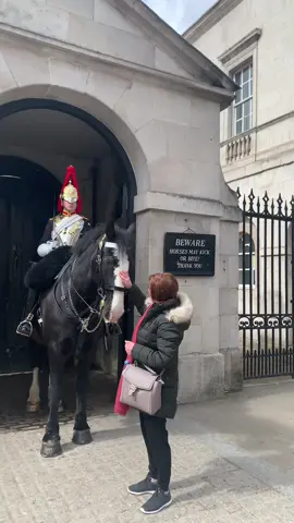 #foryoupage  #tiktokviral #viraltiktok #viralvideo #videoviral #follow #subscribe #like #share #bestvideo #fypviral #donottouch  #horseguardsparade #changingoftheguards #royalguards #thekingsguards #kingsguard #kingshorse #fyp #foryou #fypシ #fanpage #tourists #london 