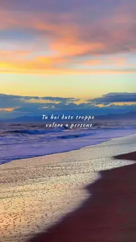 Dare troppo valore alle persone… spesso si rivela un errore 😔#videomotivazionale #frasichefannoriflettere ###motivazione 