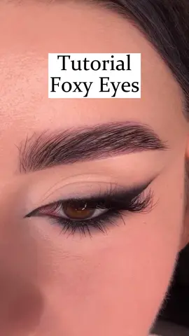 Tutorial Foxy Eyes 🦋💫💙 Conviertete en una profesional de Maquillaje en tiempo récord siguiendonos, se vienen cositas 🌠🎨🖌👑  #makeup #easymakeup #maquillajetutorial #beauty #makeupgreece #fyp #foryou #tiktokmakeup #maquillaje #maquillajedeojos #maquillajeparafiesta #makeupblack #darkmakeup 