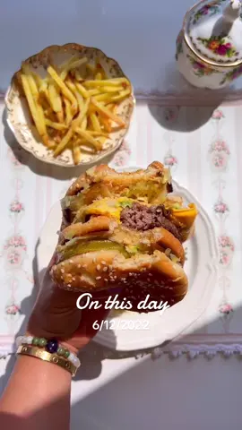 #onthisday  في مثل هاذا اليوم مين كان يتابعني وقتها 😍😍 #bigmac #burger #yummy #tiktokcookbook 