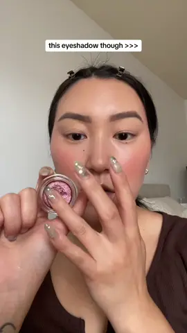 I can’t stop wearing this shadow @Kulfi 😍✨ #fyp #kulfibeauty #kulfieyeduo #oneanddoneeyeshadow #oneanddoneeyeshadowlook #eyeshadowmusthave #effortlesseyemakeup #asianownedbrand 