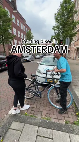 Bet you’ll never guess which one we went with! #amsterdam #swapfiets #bikerental 