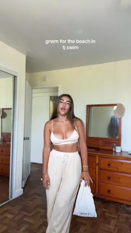 My new fav bikini !! @TJ SWIM  thank u sm <3 #oahu #hawaii #bikini #tjswim #beachday #grwm 