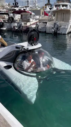 Diving in a private submarine 🐟 ________________________________ Video: @mrsuperyachts #sub #diving #fish #underwater #fyp #viral 