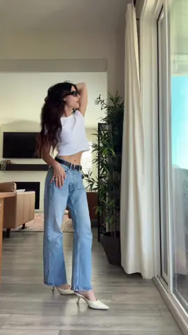 only simple fits bc unwell #fashiontiktok #summeroutfit #easyoutfit #whitetshirtandjeans #pointedheels 