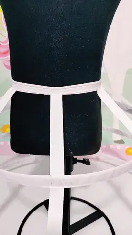 El miriñaque, también llamado crinolina o armador, fue una forma de falda amplia utilizada por las mujeres acomodadas a lo largo del siglo XIX que se usaba debajo de la ropa. #isakhernandez #modaparaniñas #tutorial #sanluispotosi #modamexicana 