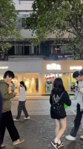 POV : When you see a handsome boy🤣😭❤️ #Douyinlovers #douyin抖音 #douyin_lovers♡ #douyin #chinesegirl #chineseboy #handsomeboy #POV #cute #hahaha #lol #foryoupage #tiktokpelitfyp #fyp #4u #viral 