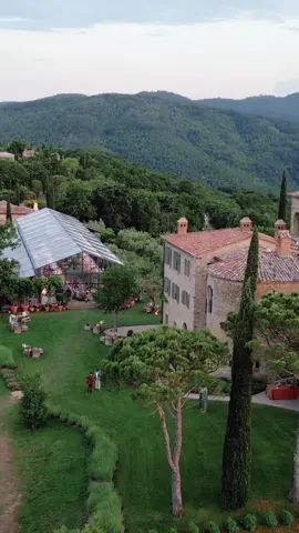 Day one rehearsal dinner here in Umbria Itlay. Jacklyn and Bobby welcomed guests from all over to dance, eat, celebrate as their three-day wedding celebration kicks off! #reschio #umbria #umbriawedding #castellodireschio #weddingvideo 