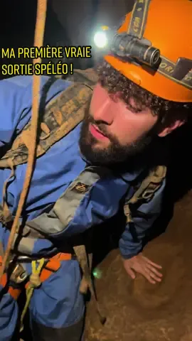 JE VOUS PRÉSENTES MA PREMIÈRE VRAIE SORTIE SPÉLÉO en compagnies de @Sport Nature Ardèche 🥹  la suite :  @Valentin Noyon ( avec un casque lol ) #claustrophobia #claustrophobic #claustrophobie #speleology #speleologie #caveman #nature #naturelover 