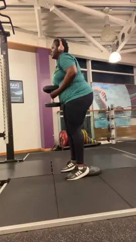 #GymTok #fyp #foryou #FitTok #squats #lunges #lowerbodyworkout #foryoupage #fitnessmotivation 