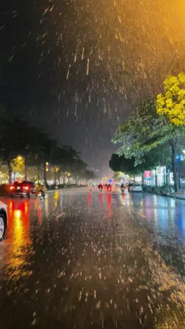 Hanoi mưa rồiii... #xuhuong  #hanoi  #thanhxuan 