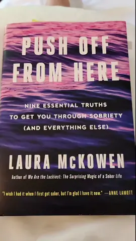 I highly recommend this book for anyone struggling with alcohol and their loved ones. We're all in this together. This too shall pass ❤️ #sobrietyjourney #sobercurious #relapse 