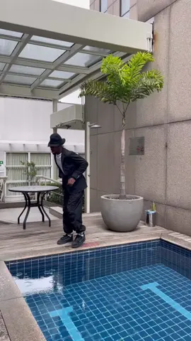 Michael Justice training 🏊‍♀️😭 