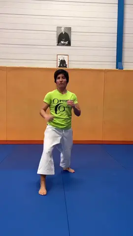 Je te montre un exercice super 👍 pour travailler ton ura mawashi geri . Regarde et refait 😉 🎁pense à récupérer ton cadeau 🎁 LIEN EN BIO) #boostetonkarate #karatekick #karate #karatê #karaté #karatecombat #karatetraining #karatetechniques #karatetradicional #karatekata #sportdecombat #karateglobal #karategirl #kata #karatedo #karateclass #karateskif #karatefriends #karateforlife #karatefamily #karatefighter #karatefight #karatetournament #karatelifestyle #karatelove #karatelife #karatejka #karateworld #karatewoman 