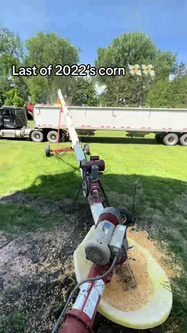 Totally stole this audio from @Blake Bowman  #corn #minnesota #farmtok #grainbin #farmlife 