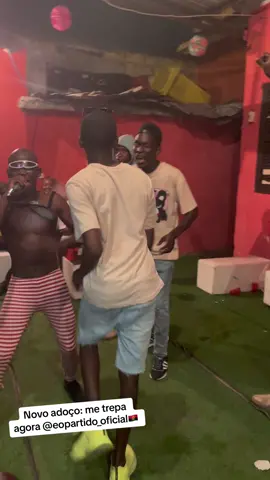 Esse é o me trepa agora família 😭😭😂😂🥵🔥🔥🇦🇴📌🙌#tiktokangola #viralmemevideos #dançameme #viralvideo #viraltiktok #angolacuia😂😂🇦🇴🇯🇲 #angoladança #kuduroangolano #fouryou #fpyシ @DjLoaneTaNuma 