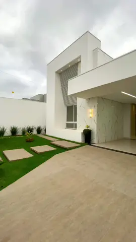 💎 Disponível no mercado em Cacoal-Ro.  ⚠️ Imóvel para clientes exigentes ⚜️ Moderna & Aconchegante  Casa térrea a venda de médio padrão com projeto moderno e super aconchegante, disponível para venda | Terreno 300 m²  |  Construção 160 m²  | 1 Suíte  | 2 Quartos | 2 Vagas de garagem coberta.  O imóvel conta com um acabamento excelente e muito moderno. Área de lazer com piscina com hidromassagem e um pergolado incrível que compõe o ambiente. A propriedade é localizado no Bairro Greenville em Cacoal-Ro VALOR DE VENDA R$ 650.000,00         Mais informações pelo WhatsApp 69.99243-5193 