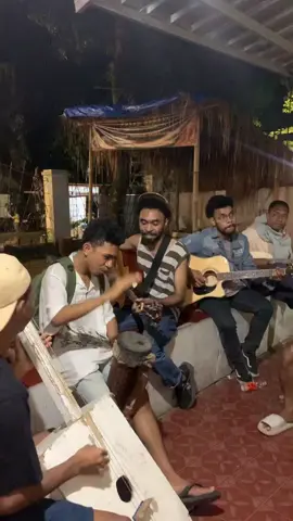 Brikan yang terbaik❤️‍🔥 #tritonakustikbandung #lagupapua #ladapapua #yospan #papuaviral #fypシ 